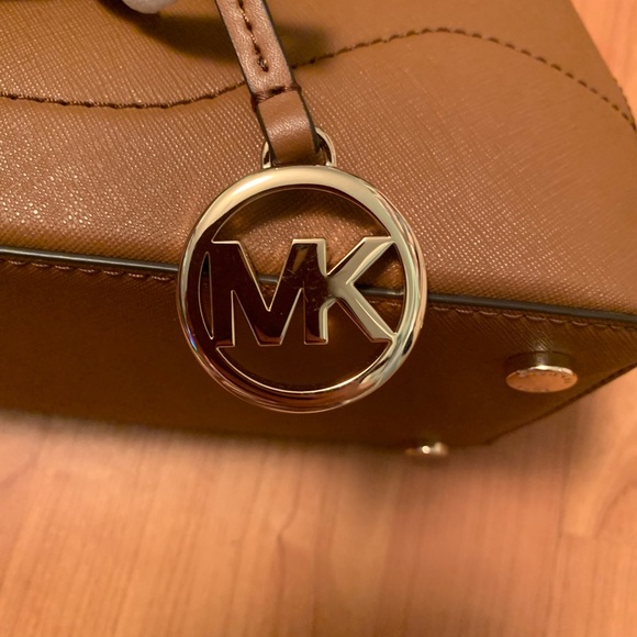 New Michael Kors Purse - Picture 2 of 8